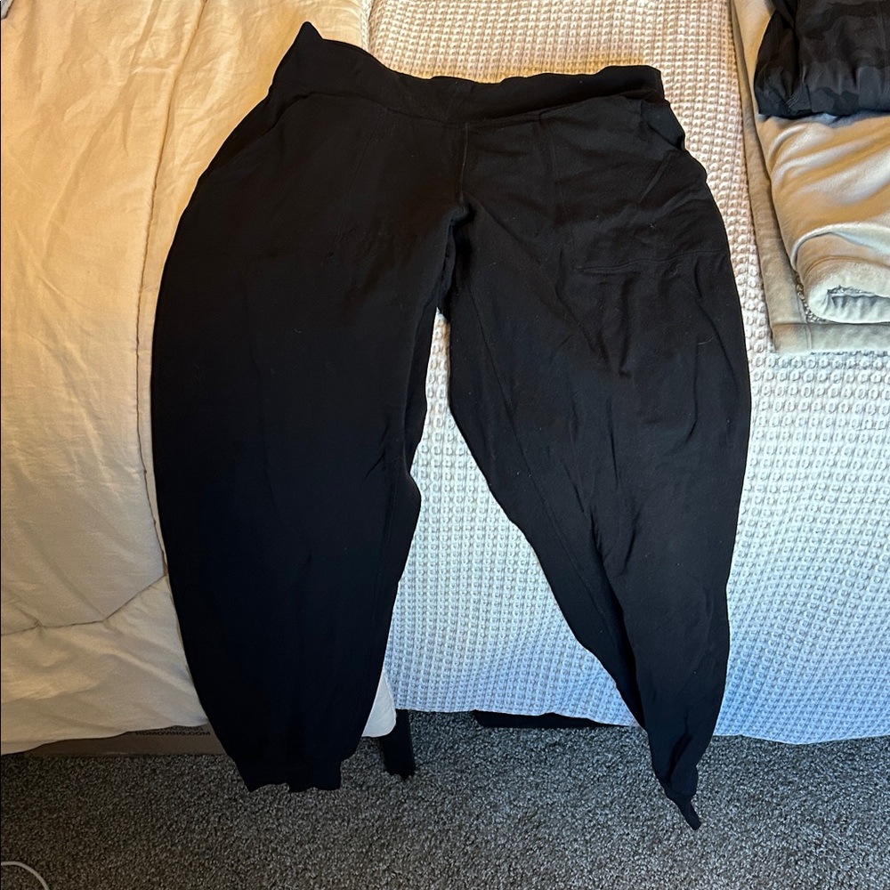 LULULEMON - Black Jogger Pants